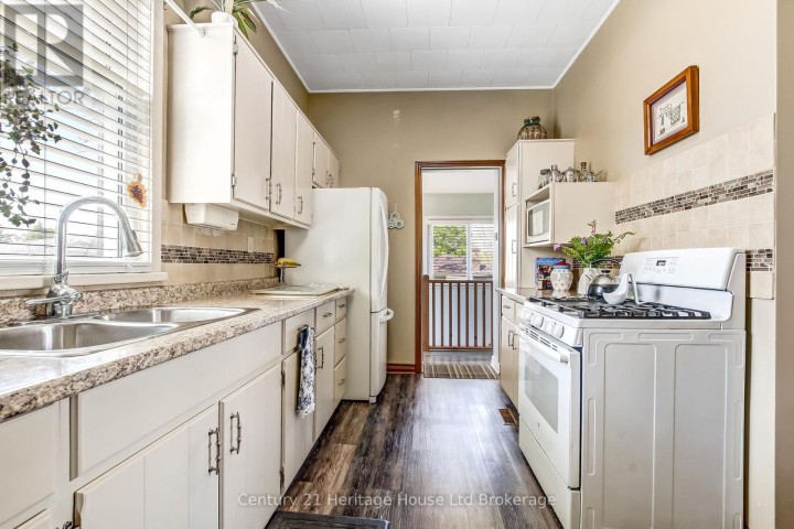 Photo 9 at 84 East Park Drive, Woodstock - South, Woodstock