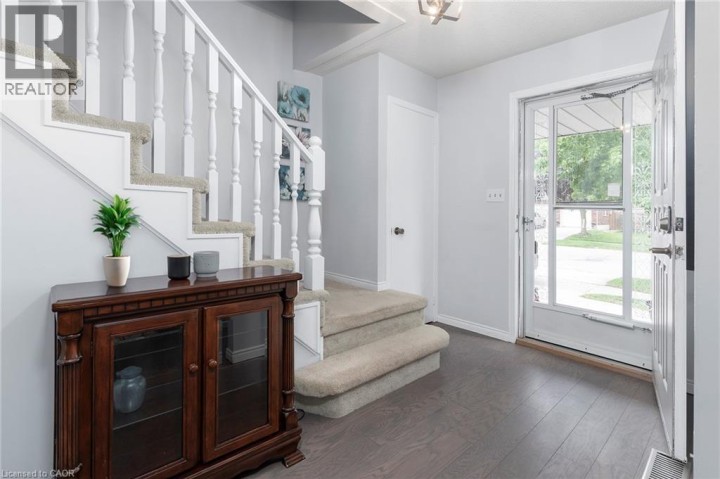 Photo 4 at 31 Blackfriar Lane, Brier Park, Brantford