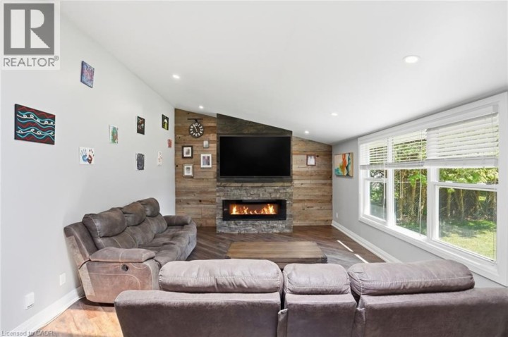Photo 13 at 371 Brantwood Park Road, Lynden Hills, Brantford