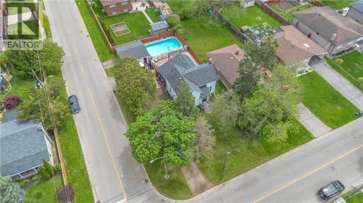 Photo 2 at 35 James Avenue, Echo Place, Brantford