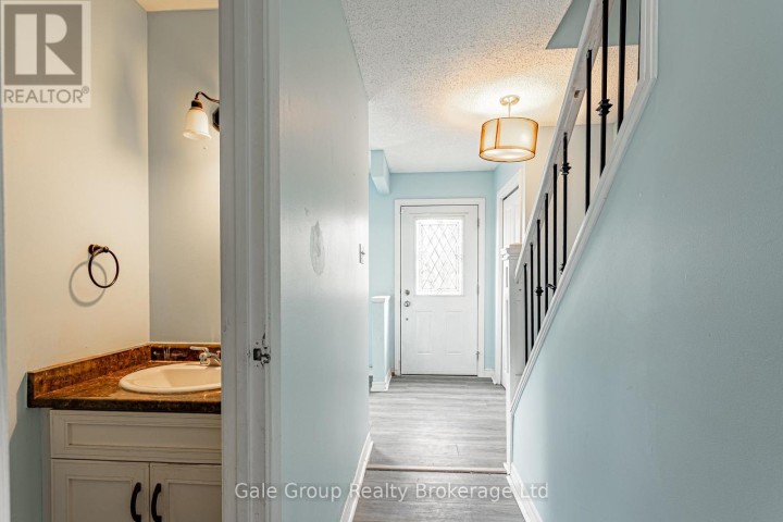 Photo 13 at 7 - 39 Blandford Street, Woodstock - North, Woodstock