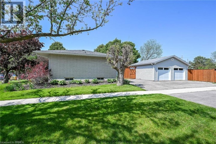 Photo 34 at 2 Coachwood Road, Brier Park, Brantford