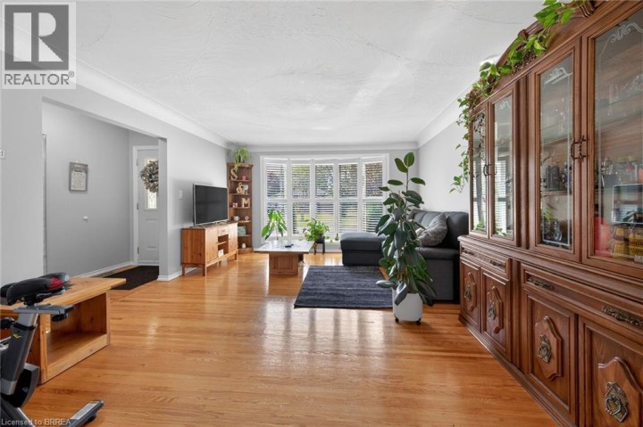 Photo 4 at 2 Coachwood Road, Brier Park, Brantford