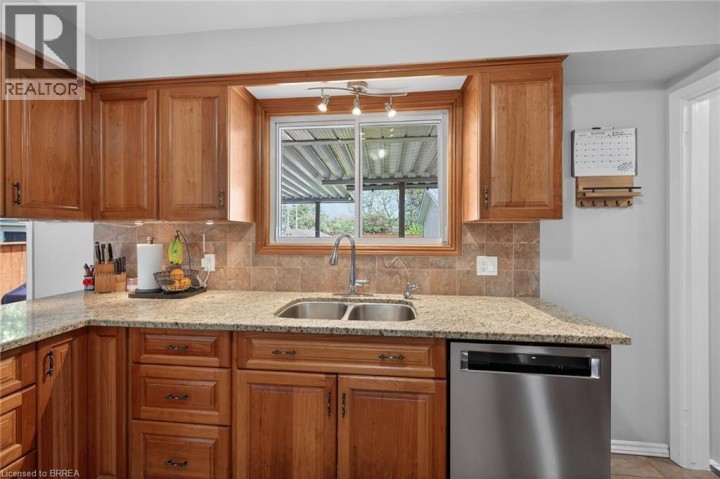 Photo 12 at 2 Coachwood Road, Brier Park, Brantford