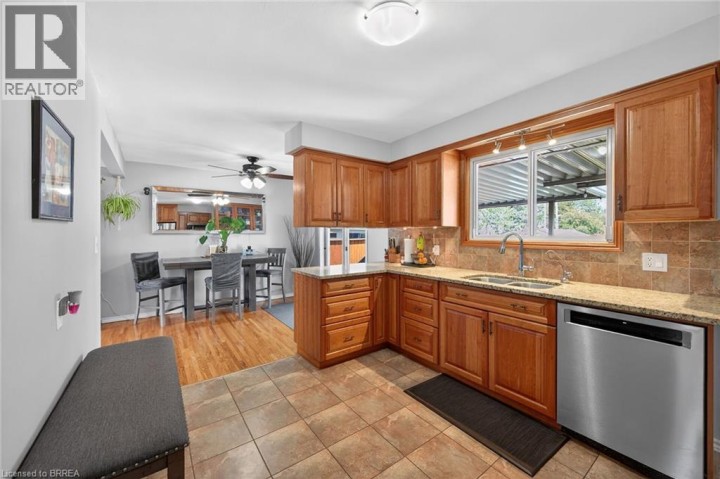 Photo 9 at 2 Coachwood Road, Brier Park, Brantford