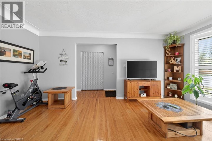 Photo 6 at 2 Coachwood Road, Brier Park, Brantford