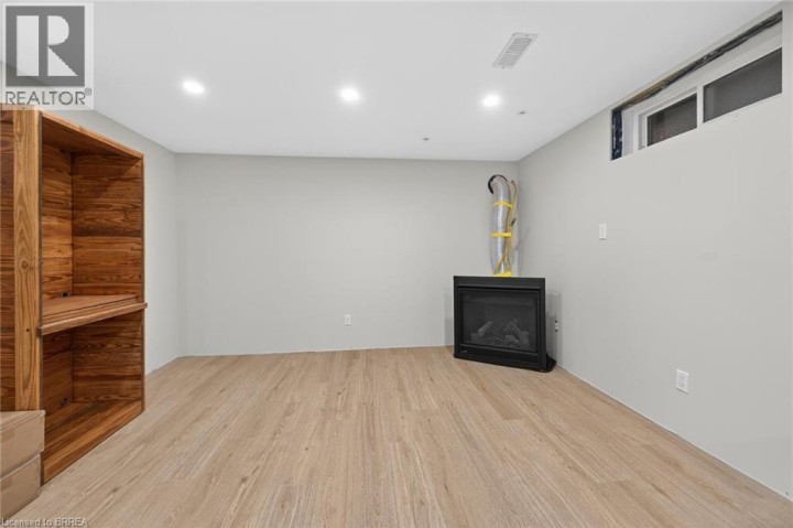 Photo 26 at 2 Coachwood Road, Brier Park, Brantford