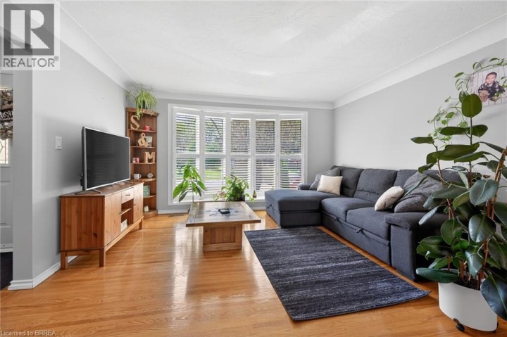 Photo 5 at 2 Coachwood Road, Brier Park, Brantford