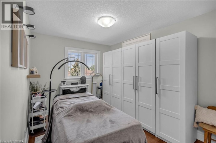 Photo 30 at 30 Farrow Road, Oakhill Dr, Brantford
