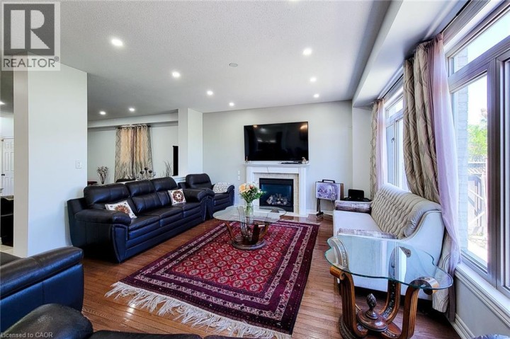 Photo 12 at 197 Cloverleaf Drive, Meadowlands, Ancaster