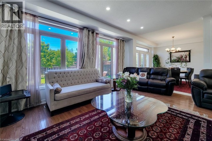 Photo 13 at 197 Cloverleaf Drive, Meadowlands, Ancaster