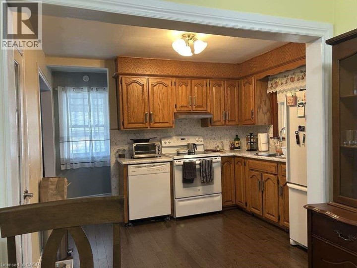 Photo 3 at 11 James Avenue, Echo Place, Brantford