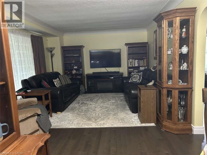 Photo 6 at 11 James Avenue, Echo Place, Brantford