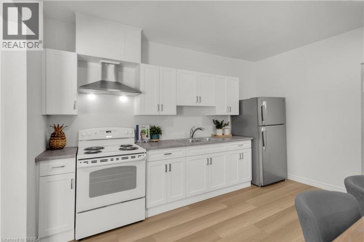 Photo 8 at 212 Chatham Street, East Ward, Brantford