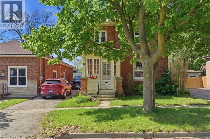 Photo 2 at 119 East Avenue, Victoria / Arthur, Brantford
