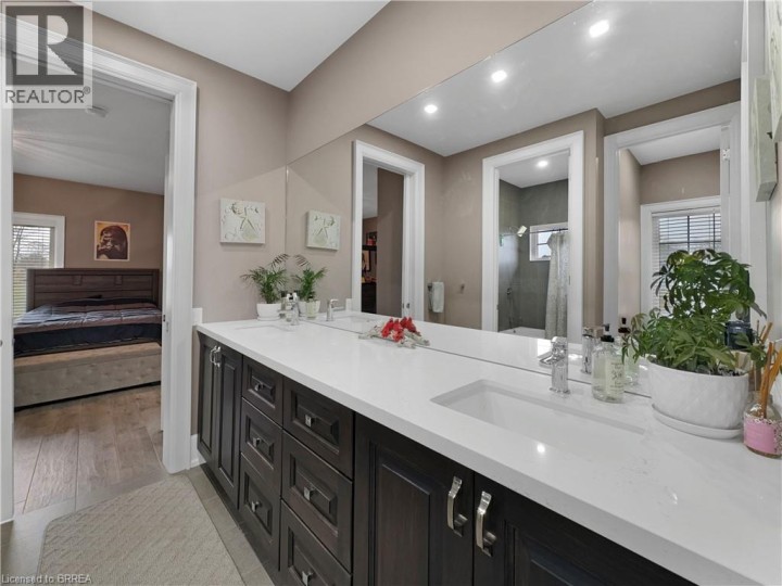 Photo 21 at 18 Harper Boulevard, Tutela Heights, Brantford