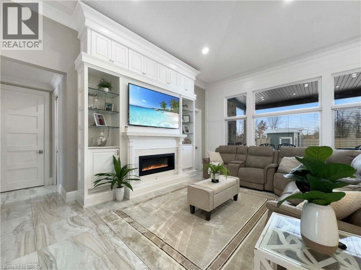Photo 13 at 18 Harper Boulevard, Tutela Heights, Brantford
