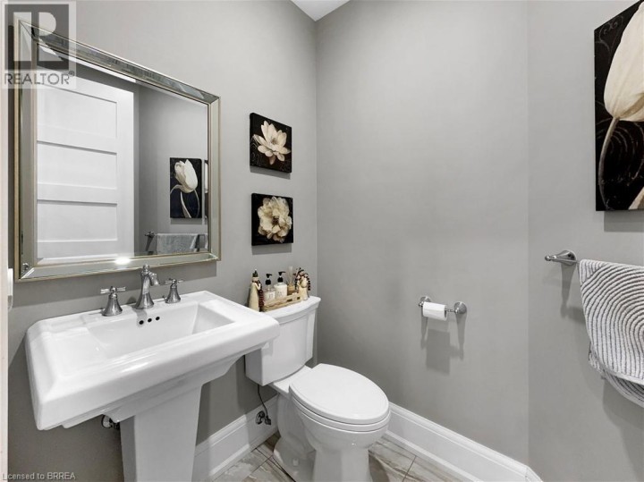Photo 23 at 18 Harper Boulevard, Tutela Heights, Brantford