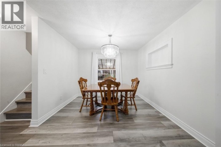 Photo 12 at 7 Barry Drive, Old West Brant, Brantford