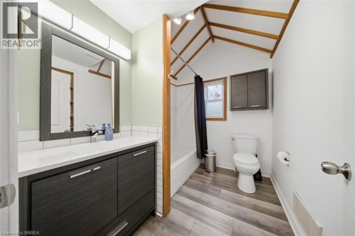 Photo 18 at 7 Barry Drive, Old West Brant, Brantford