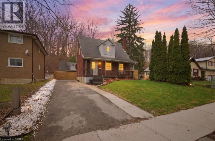 Photo 2 at 7 Barry Drive, Old West Brant, Brantford