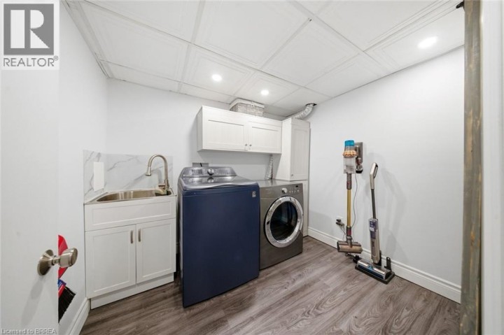 Photo 22 at 7 Barry Drive, Old West Brant, Brantford