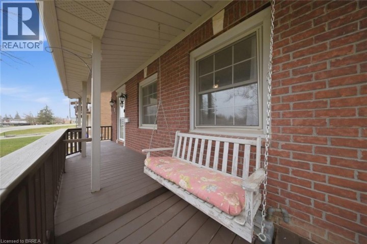 Photo 3 at 7 Barry Drive, Old West Brant, Brantford