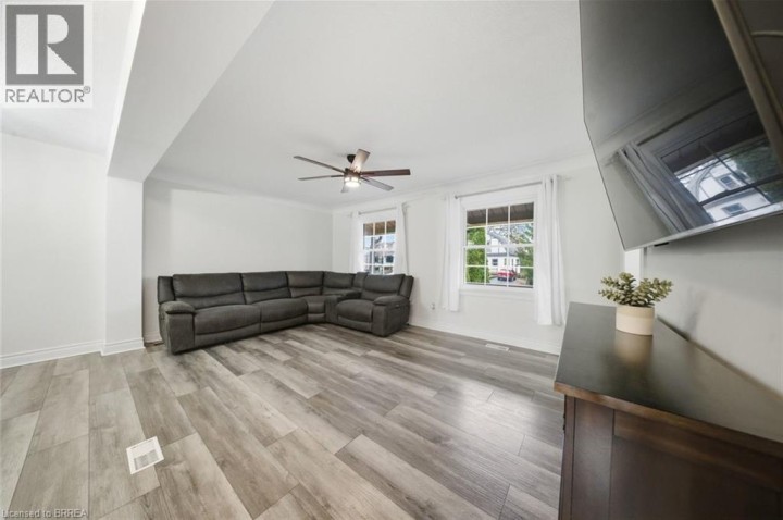 Photo 6 at 7 Barry Drive, Old West Brant, Brantford