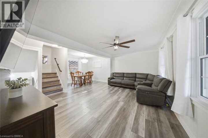 Photo 7 at 7 Barry Drive, Old West Brant, Brantford