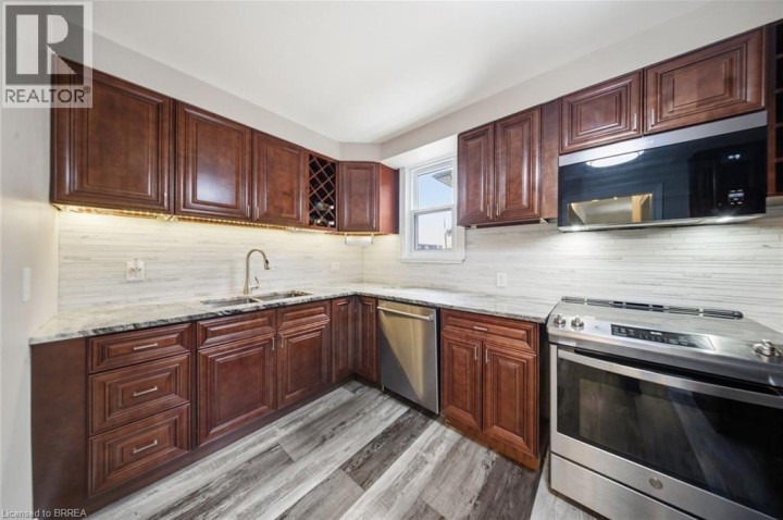 Photo 8 at 7 Barry Drive, Old West Brant, Brantford