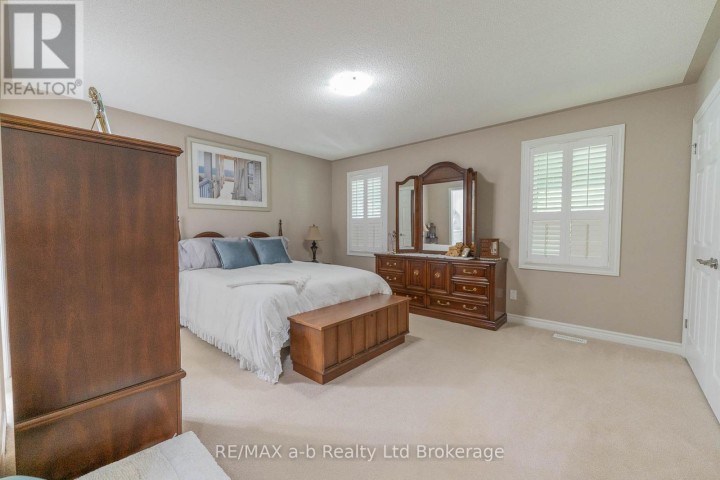 Photo 19 at 23 Armstrong Drive, Tillsonburg