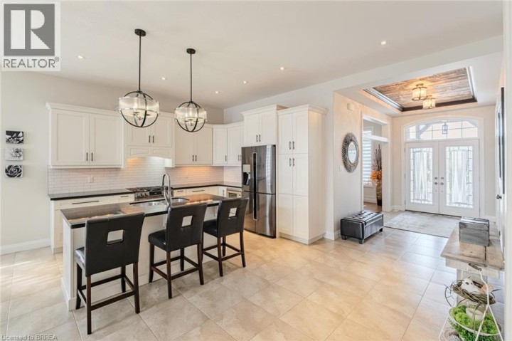 Photo 11 at 5 Moore Boulevard, Tutela Heights, Brantford