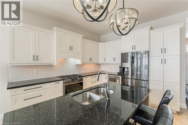 Photo 12 at 5 Moore Boulevard, Tutela Heights, Brantford
