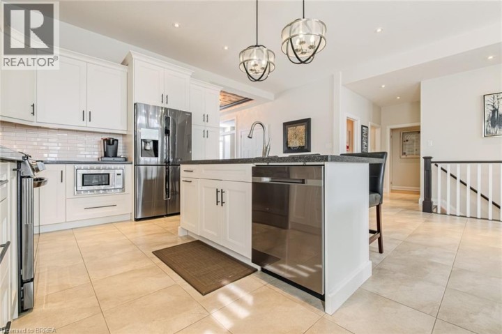 Photo 13 at 5 Moore Boulevard, Tutela Heights, Brantford