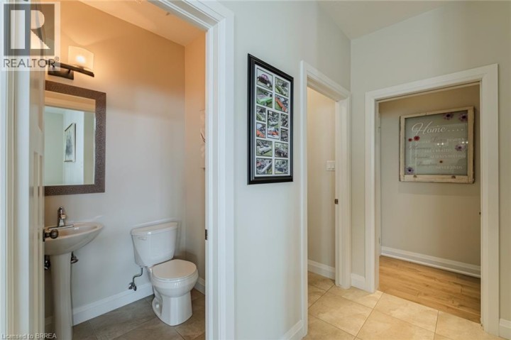 Photo 18 at 5 Moore Boulevard, Tutela Heights, Brantford