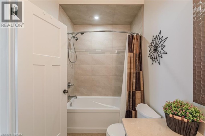 Photo 21 at 5 Moore Boulevard, Tutela Heights, Brantford