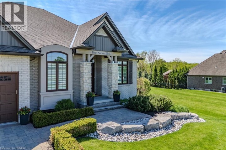 Photo 3 at 5 Moore Boulevard, Tutela Heights, Brantford