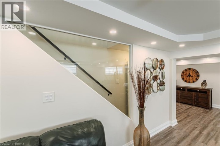 Photo 33 at 5 Moore Boulevard, Tutela Heights, Brantford