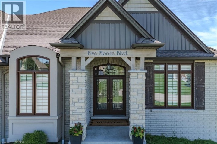 Photo 4 at 5 Moore Boulevard, Tutela Heights, Brantford
