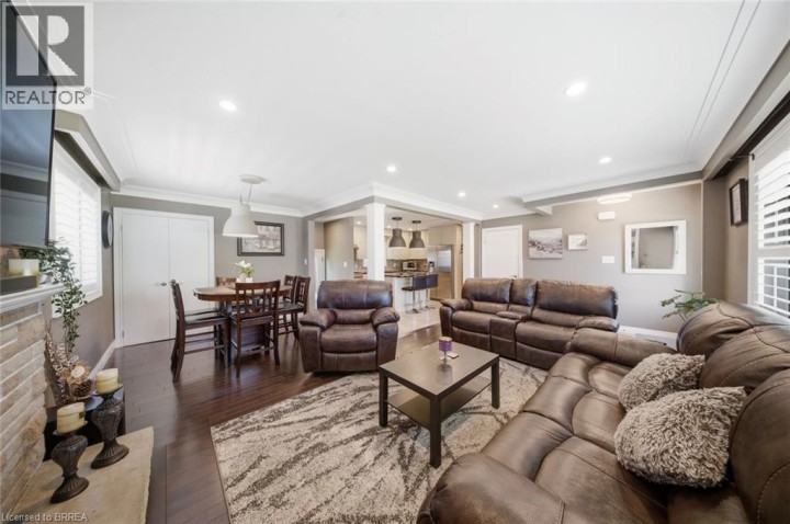 Photo 11 at 8 Queensway Drive, Queensway / Grove, Brantford
