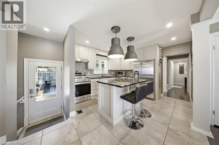 Photo 12 at 8 Queensway Drive, Queensway / Grove, Brantford