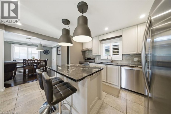 Photo 14 at 8 Queensway Drive, Queensway / Grove, Brantford