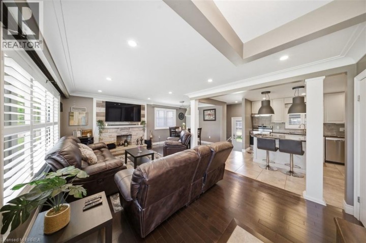 Photo 2 at 8 Queensway Drive, Queensway / Grove, Brantford