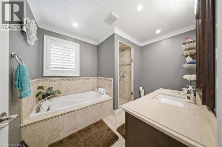 Photo 21 at 8 Queensway Drive, Queensway / Grove, Brantford