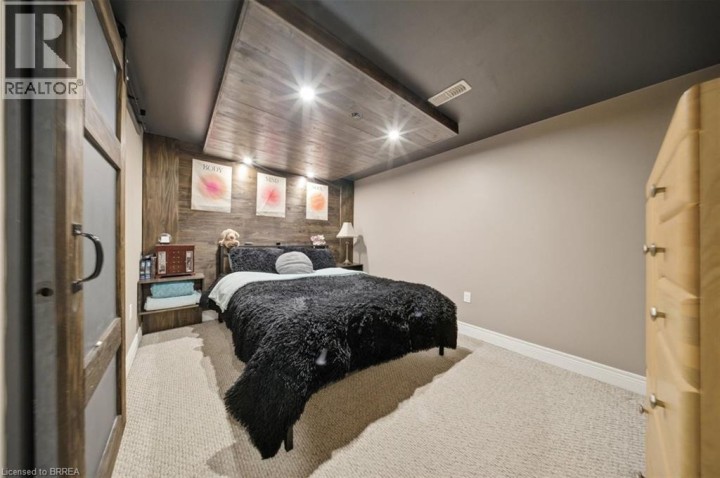Photo 30 at 8 Queensway Drive, Queensway / Grove, Brantford