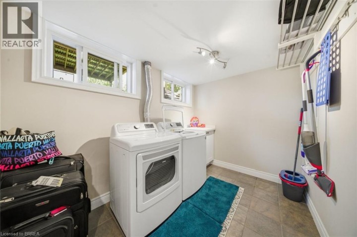 Photo 33 at 8 Queensway Drive, Queensway / Grove, Brantford