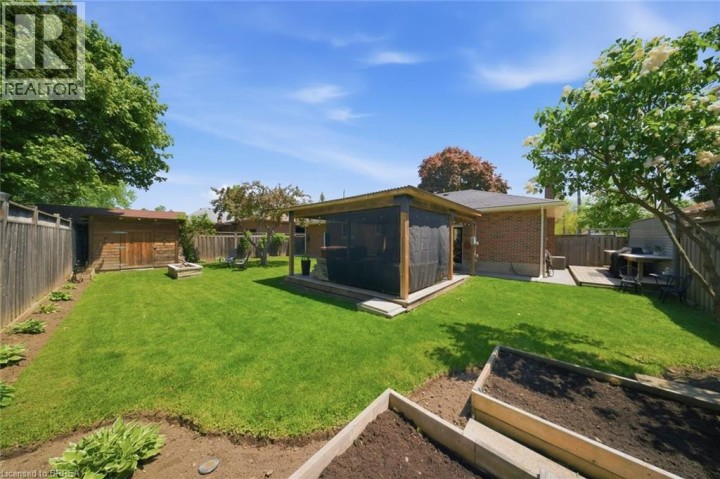 Photo 39 at 8 Queensway Drive, Queensway / Grove, Brantford