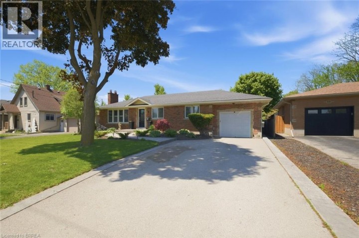 Photo 4 at 8 Queensway Drive, Queensway / Grove, Brantford