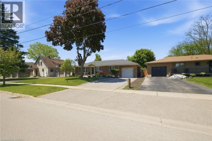 Photo 46 at 8 Queensway Drive, Queensway / Grove, Brantford