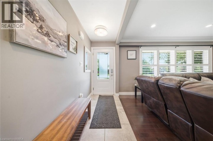 Photo 8 at 8 Queensway Drive, Queensway / Grove, Brantford